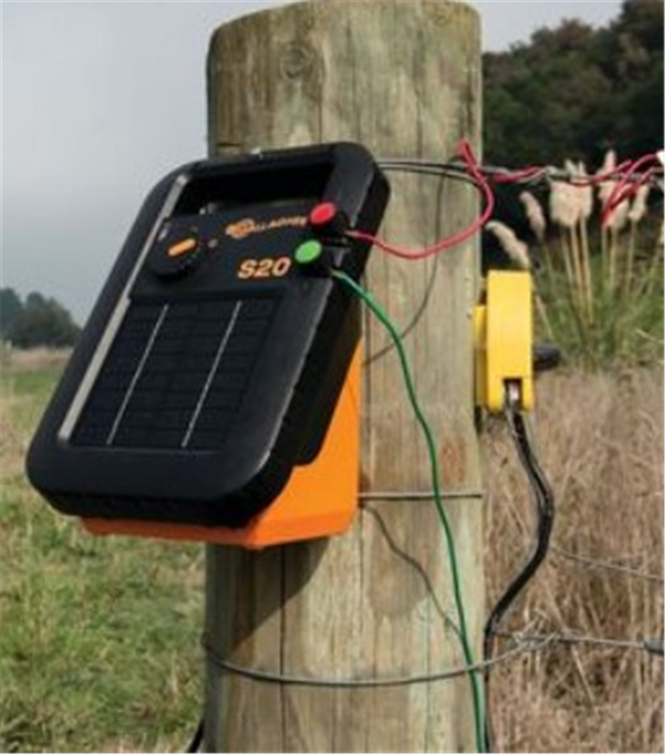 Solar Energizer S20 with leads & Bracket